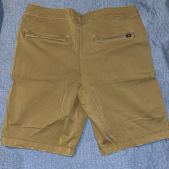 Hollister Flat Front Shorts 9” - Picture 3 of 3